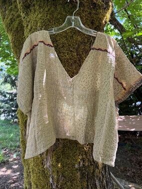 Kantha Bae Reversible V-neck Crop Shirt
